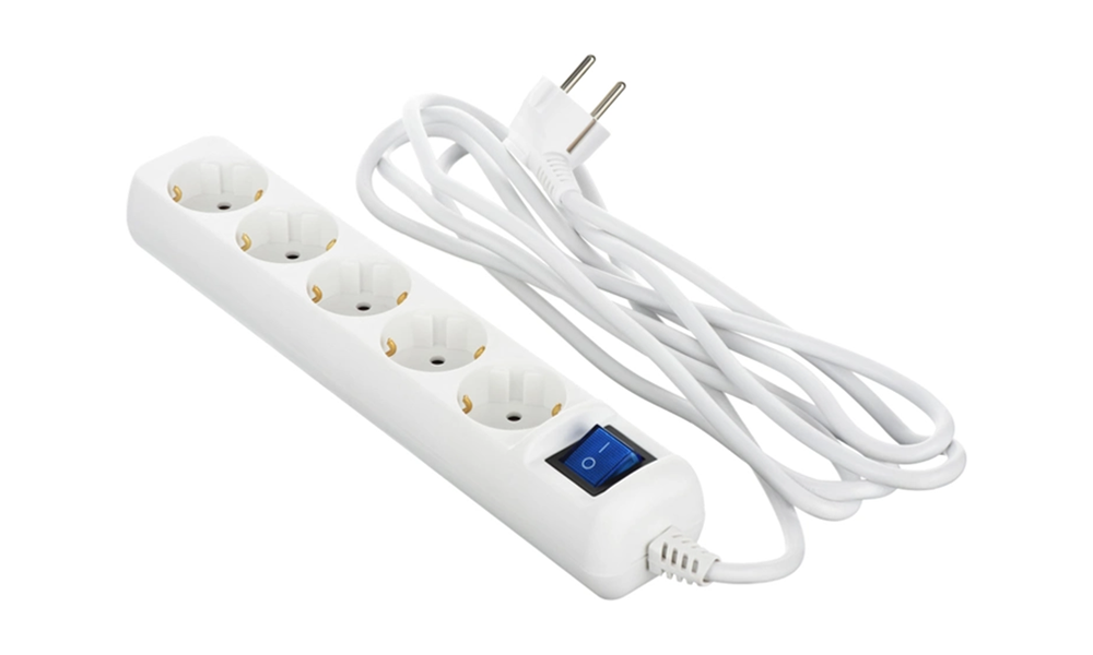 2E 5XSchuko with switch, 3G*1.5mm2, 3m, white 2E-U05ESM3